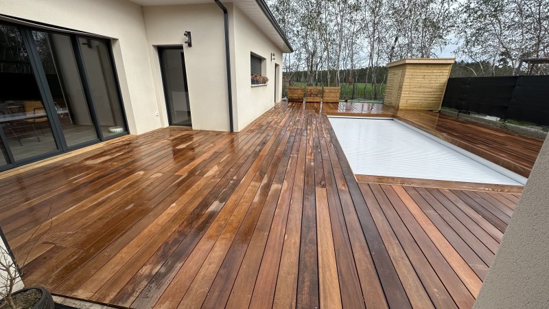 Création sur mesure d'une terrasse en bois exotique en ITAUBA, posée à Sainte Croix du Mont proche de Langon