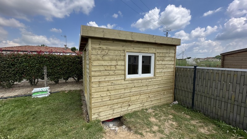 création d' un abri de jardin en bois  proche de Langon dans le Bordelais