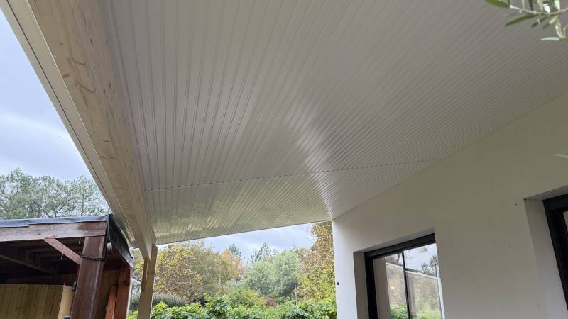 CREATION D UNE PERGOLA SUR MESURE A NAUJAC SUR MER PROCHE DE BORDEAUX