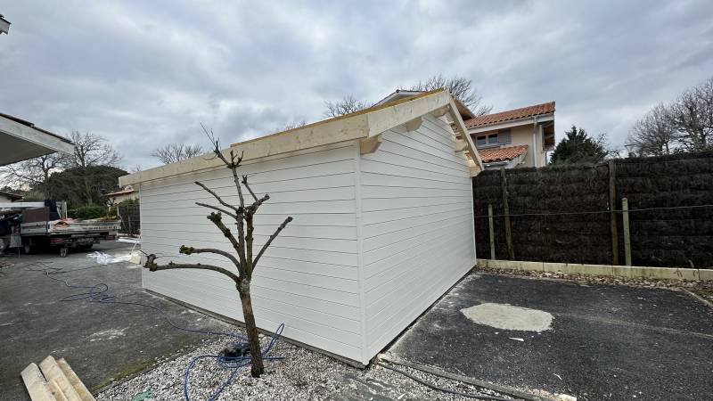 BARDAGE CLINEXEL BLANC INSTALLE POUR GARAGE 33