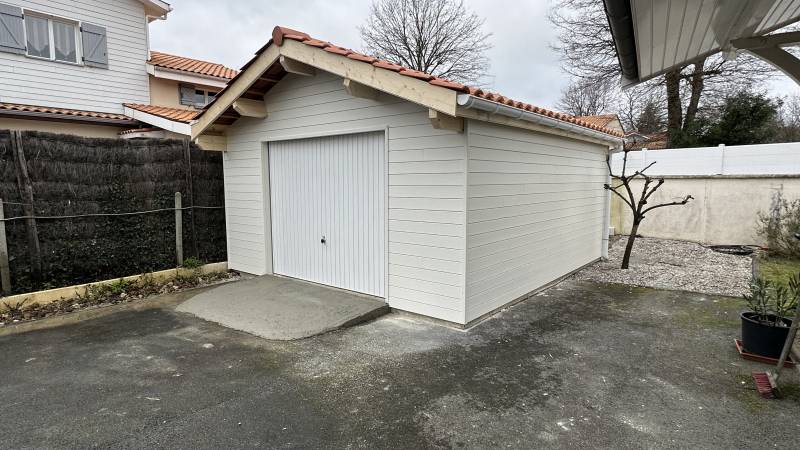 PORTE DE GERAGE MOTORISE SUR GARAGE EN BOIS  BORDEAUX 33