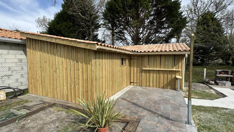 BARDAGE VOLIGE ET COUVRE JOINT AUTOCLAVE SUR LA COMMUNE DE BELIN-BELIER 