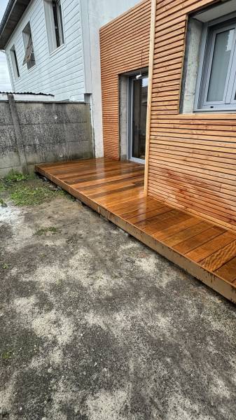 terrasse bois exotique , artisan qualifié et entreprise locale aux environs de Pessac prés de Bordeaux