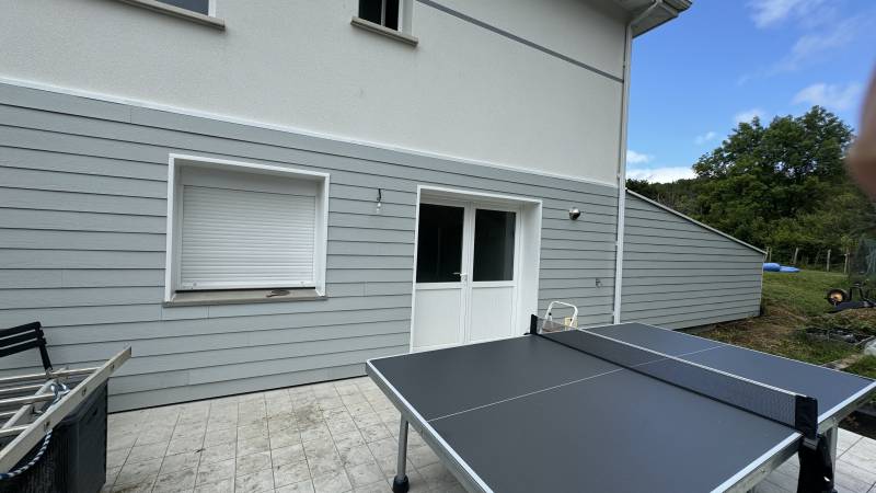 ENTOURAGE DE FENTRE ET DE PORTE EN TOLE ALU LAQUEE BLANCHE A CAMARSAC PROCHE DE BORDEAUX