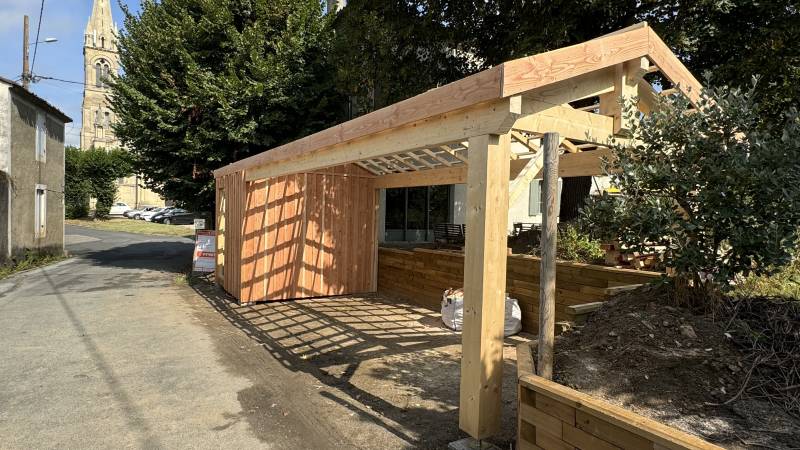 CONSTRUCTION D UN ABRI DE JARDIN ET VOITURE EN BOIS SUR LA COMMUNE DE BEGUEY PROCHE DE LANGON