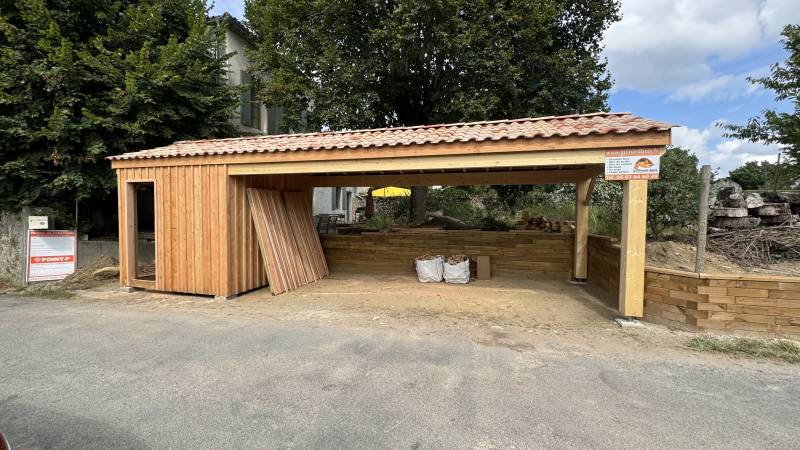 abri voiture sur la commune de Beguey proche Cadillac 