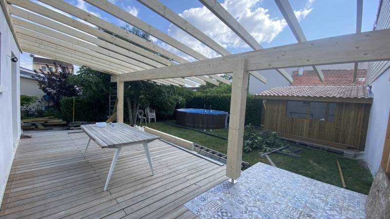 PERGOLA POTEAUX POUTRE A PESSAC PROCHE DE BORDEAUX 