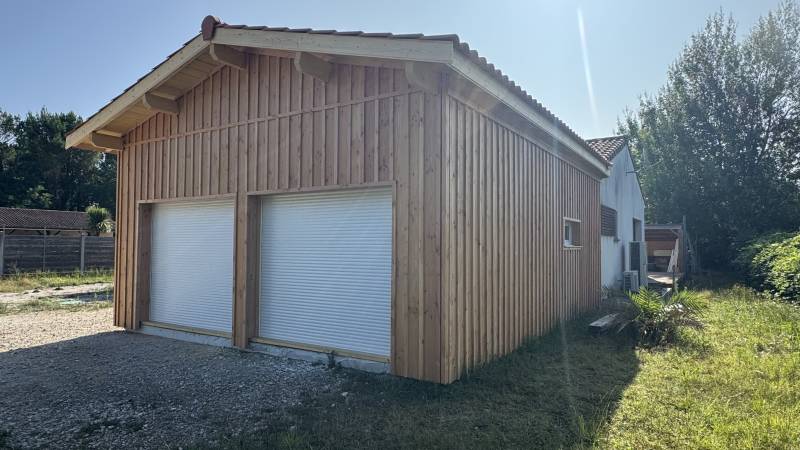 CONSTRUCTION D UN DOUBLE GARAGE EN OSSATURE BOIS SUE LA COMMUNE DE NAUJAC DANS LE MEDOC ET PROCHE DE BORDEAUX