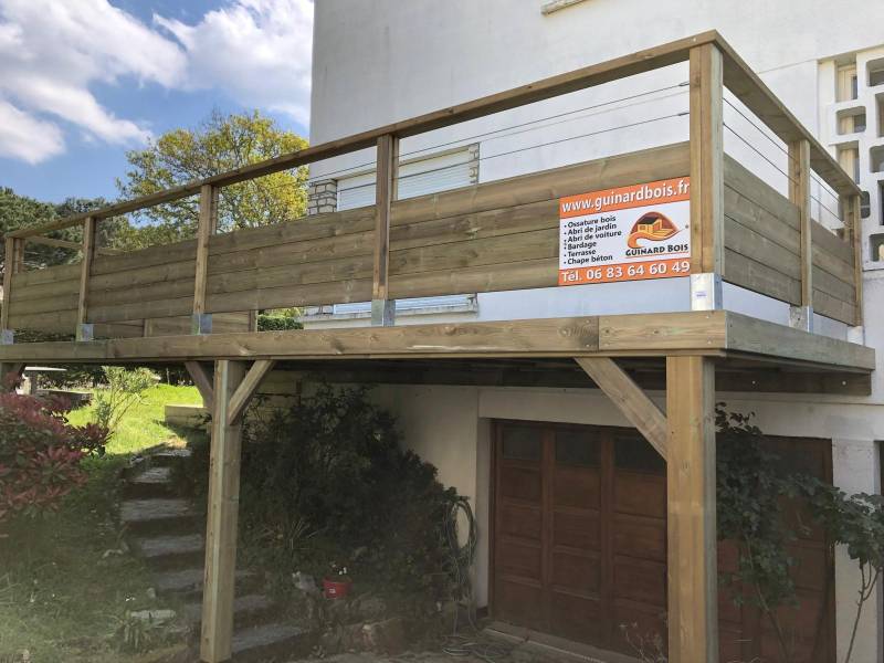 Terrasse en bois autoclave  surélevée avec garde corps autour du Bassin d'Arcachon