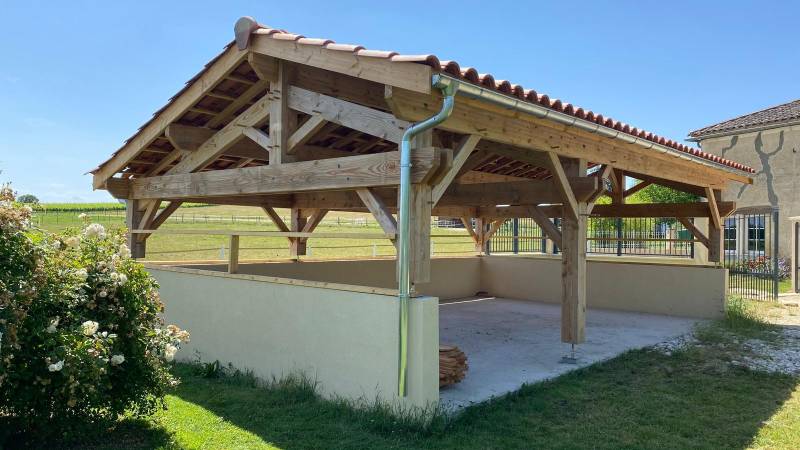 Création d’un abri voiture tuile double pente en tuiles sur la commune de Cadillac