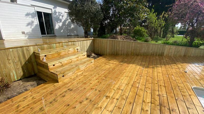 Création d une terrasse pin autoclave vert sur la Commune de Noaillan proche de Langon