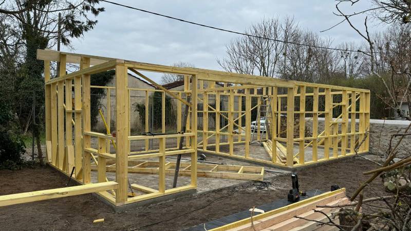 Création d'un abri de jardin sur mesure mono pente tuile sur la commune Landiras