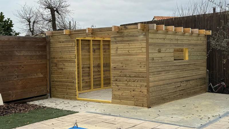 Création d'un abri de jardin sur mesure toiture plate sur la commune du Taillant-Médoc