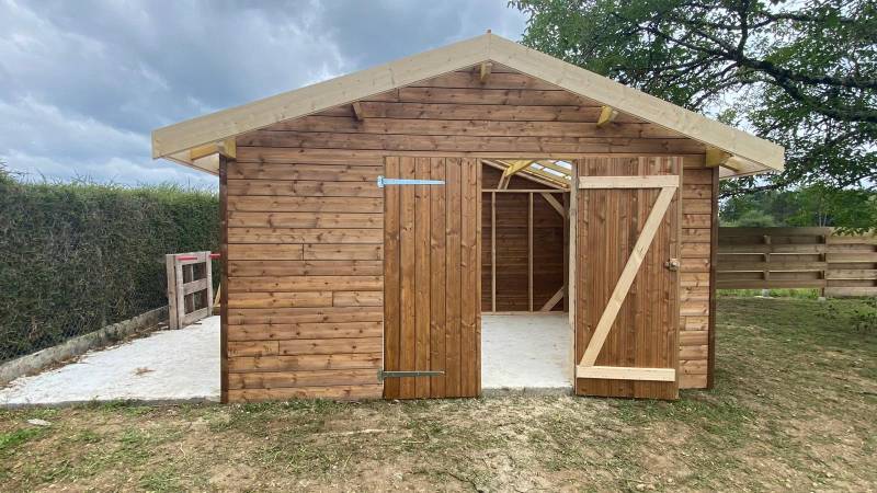 Abri de jardin double pentes en tuiles à Saint Germain De Puch