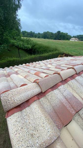 Abri de jardin double pentes en tuiles à Saint Germain De Puch