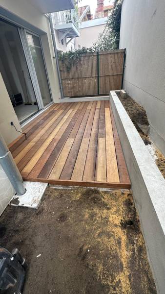 Relation d'une terrasse bois exotique à Arcachon