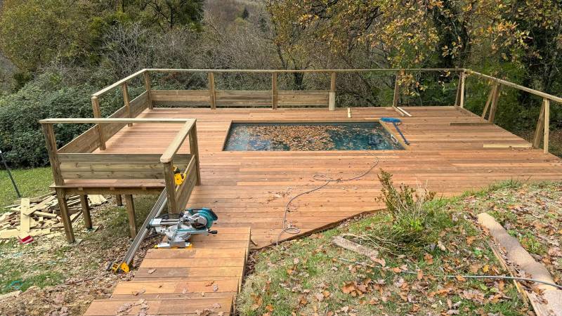 Création d'une terrasse bois exotique avec garde corps à Langoiran