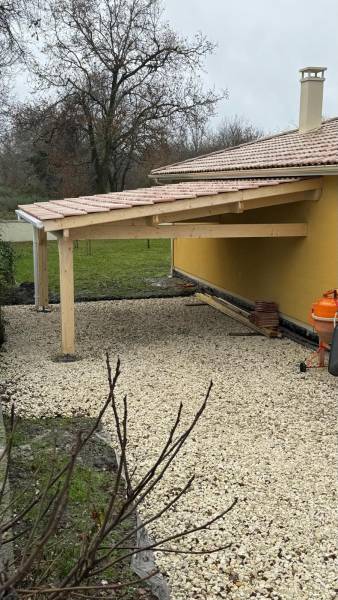 Création d'une abri voiture mono pente en tuiles à Margaux Cantenac