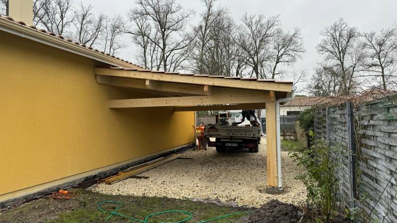 Création d'une abri voiture mono pente en tuiles à Margaux Cantenac