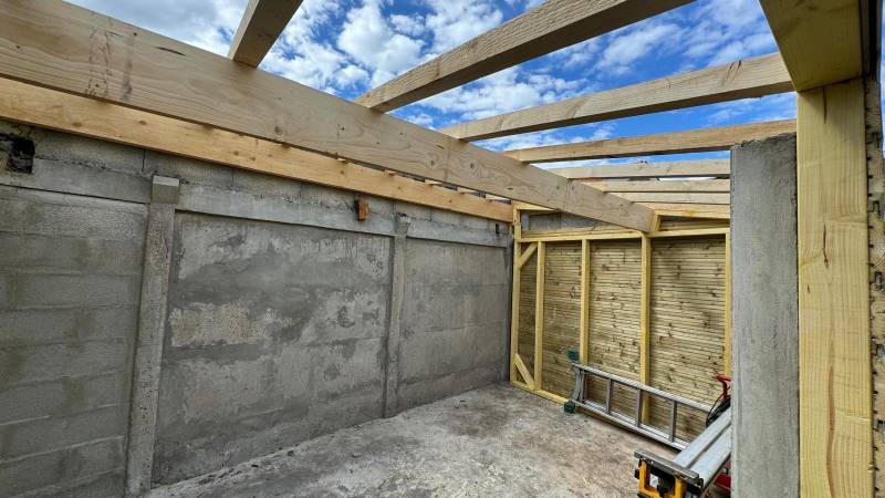 Création d'un abri de jardin mono pente et bardage clins autoclave vert à Pessac