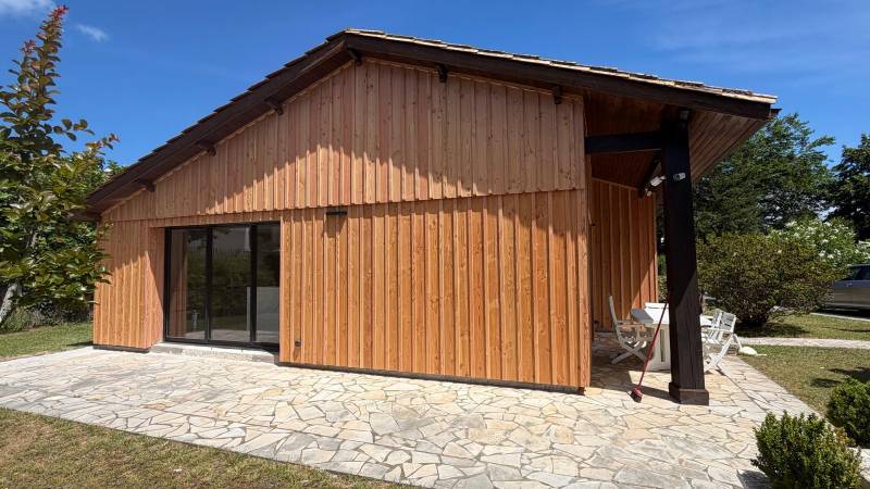 Réalisation d'une isolation et bardage en volige couvre joint Douglas à Gujan-Mestras 