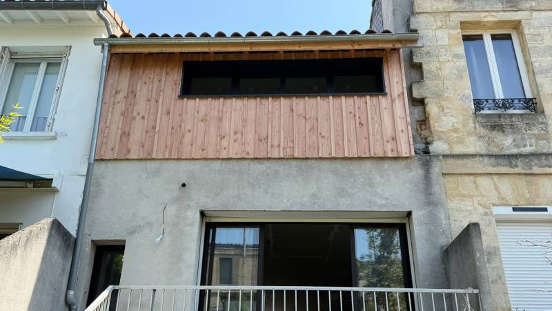 Réalisation d'un bardage bois Douglas dans la commune de Bordeaux (33)