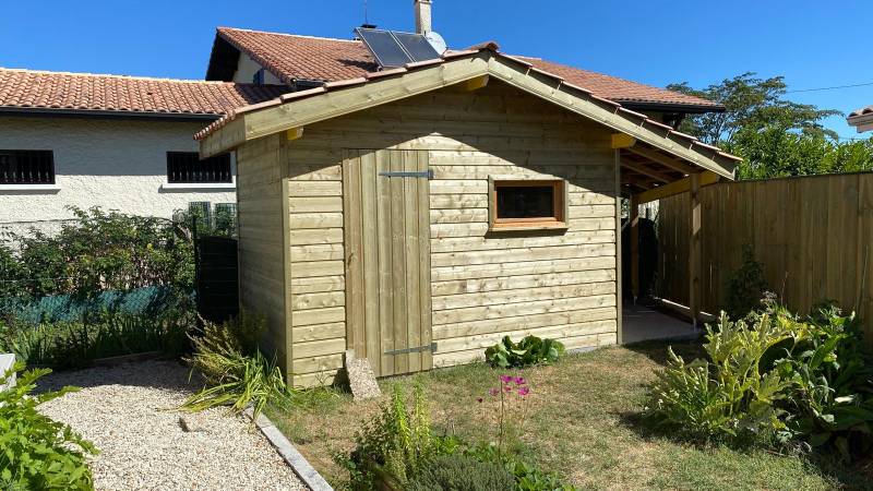 Création d'un abri de jardin avec partie abri à bois à Martillac