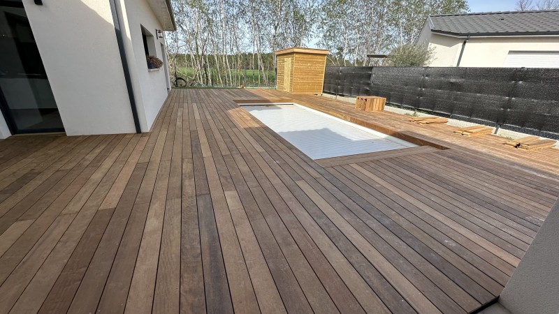 Création sur mesure d'une terrasse en bois exotique en ITAUBA, posée à Sainte Croix du Mont proche de Langon